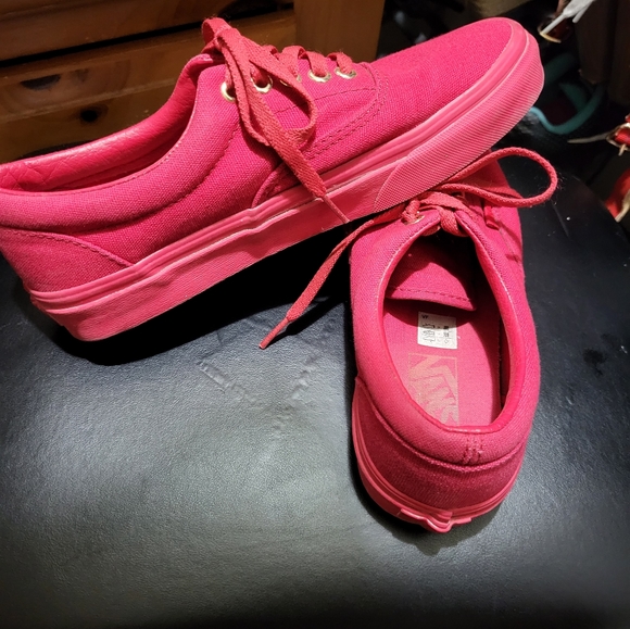 Red vans - Picture 4 of 5